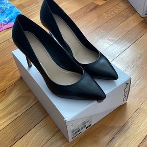 Aldo gorgeous black leather keria heel, size 9. Worn once!